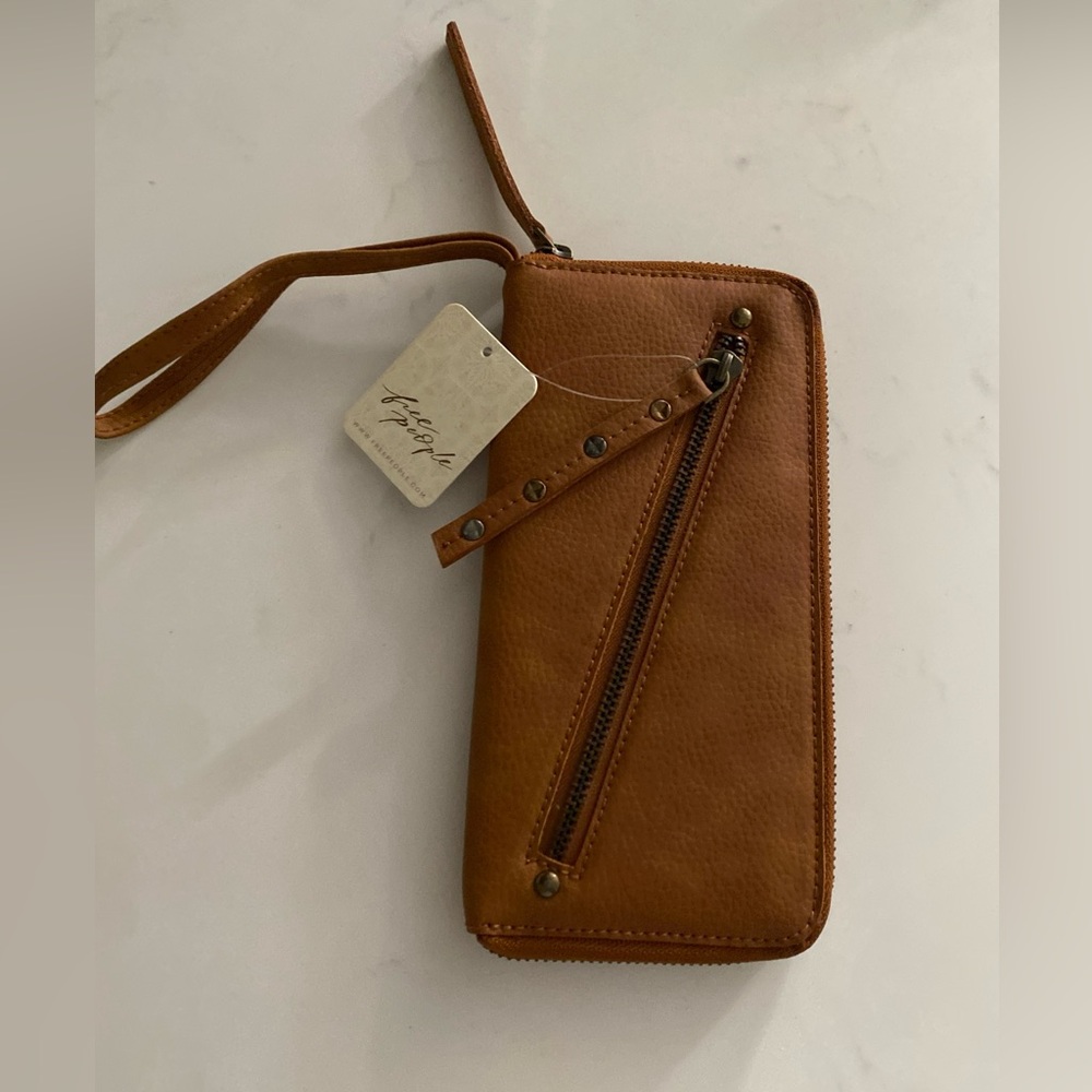 NFree People Wallet Brown Distressed Vegan Wristlet Strap Zip Closure Clutch